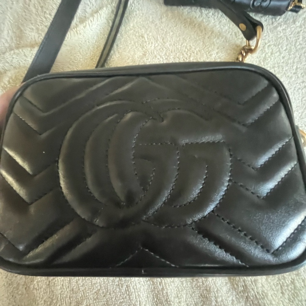 Black Gucci purse and matching gucci wallet used only a handful of times! - Picture 8 of 16